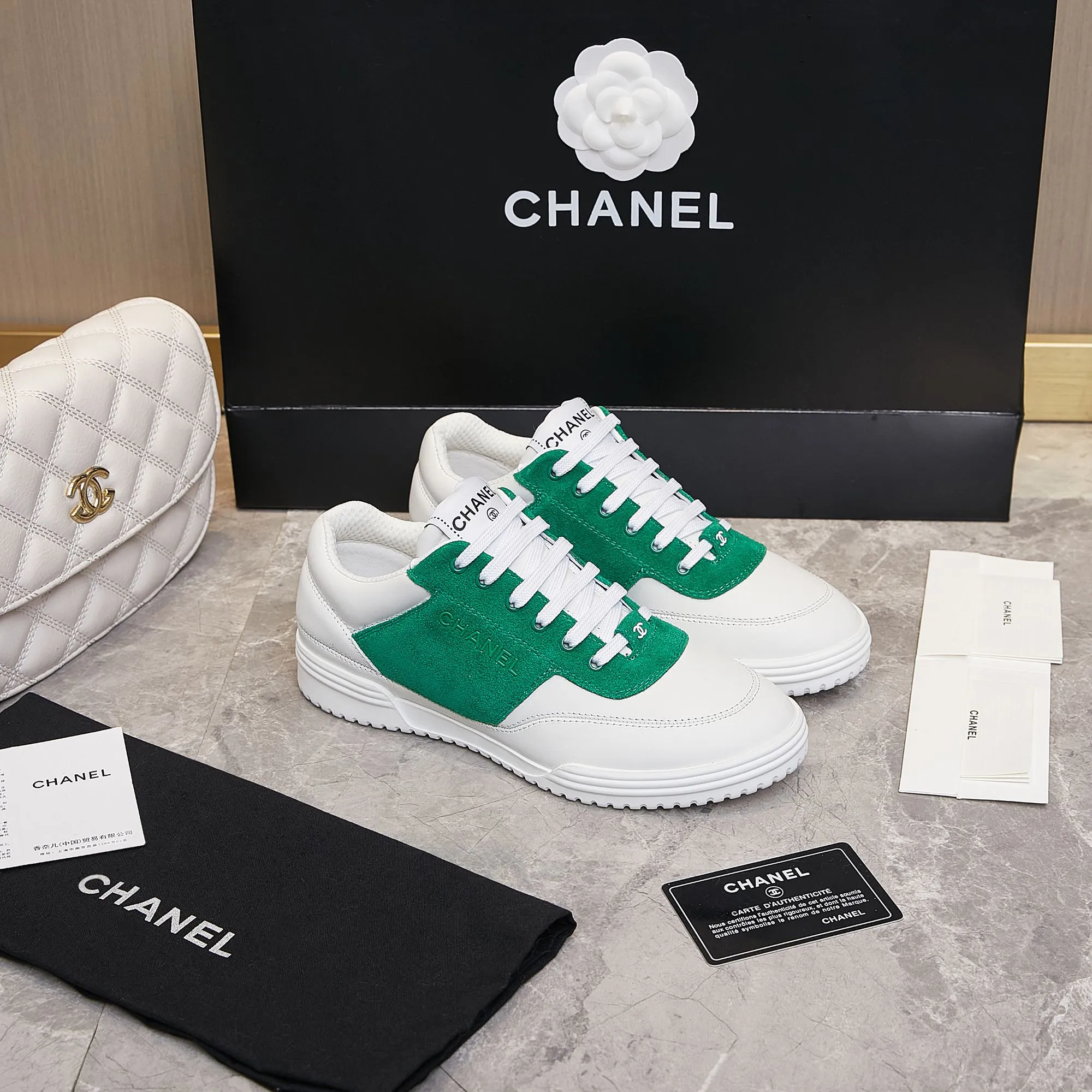 👟👟Ex-factory price 500👟👟 Chanel Chanel - 2023 counter top casual sports shoes This classic design; the upper is electro-embroidered with a variety of craftsmanship; the outsole is fashionable and sporty; it is extraordinary and incorporates a variety of color matching elements... The diversified mix and match is very beautiful and versatile, casual, fashionable, sports and outdoor can be taken into account... ꫛꫀꪝ Go➫ Material: ❶Upper is made of: Original imported cowhide ❷The inner lining is made of: original imported breathable mesh ❸Outsole is based on: original TPU combination outsole Special counter boutique packaging complete set for women 35–41